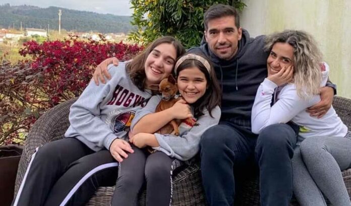 Abel Ferreira com suas filhas e esposa — Foto: Reprodução/Instagram