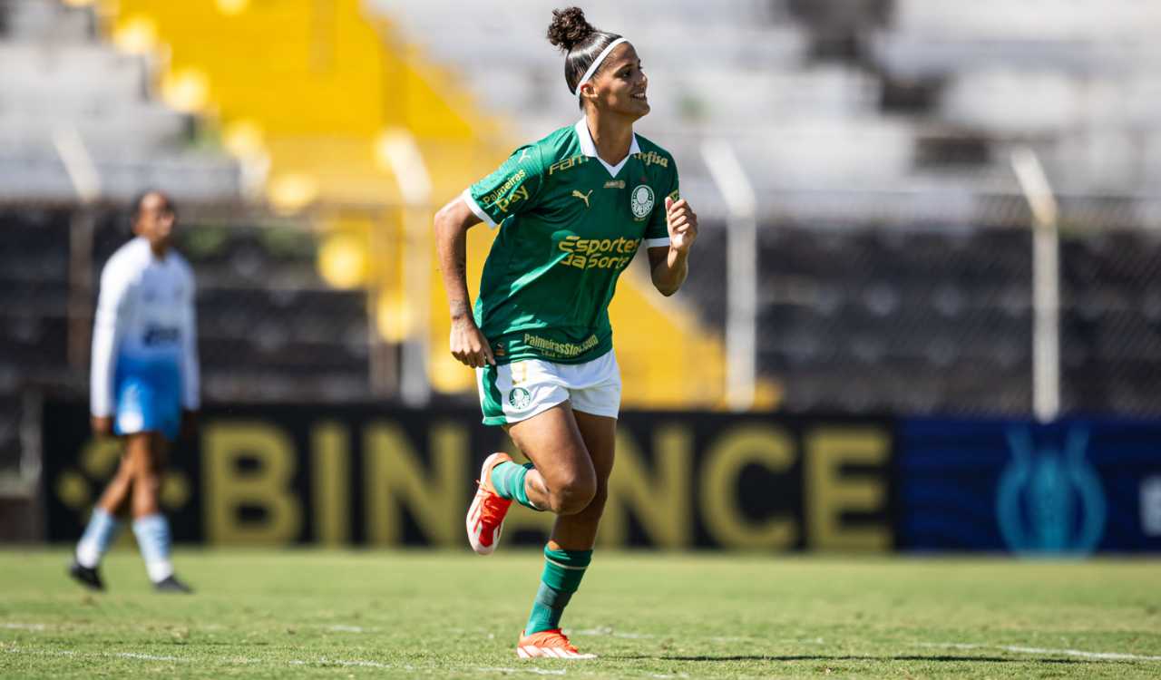 Amanda Gutierres se isolou na artilharia geral do Brasileirão Feminino 2024, com 9 gols (Foto: Jhony Inácio/@jhonyfotoesportiva)