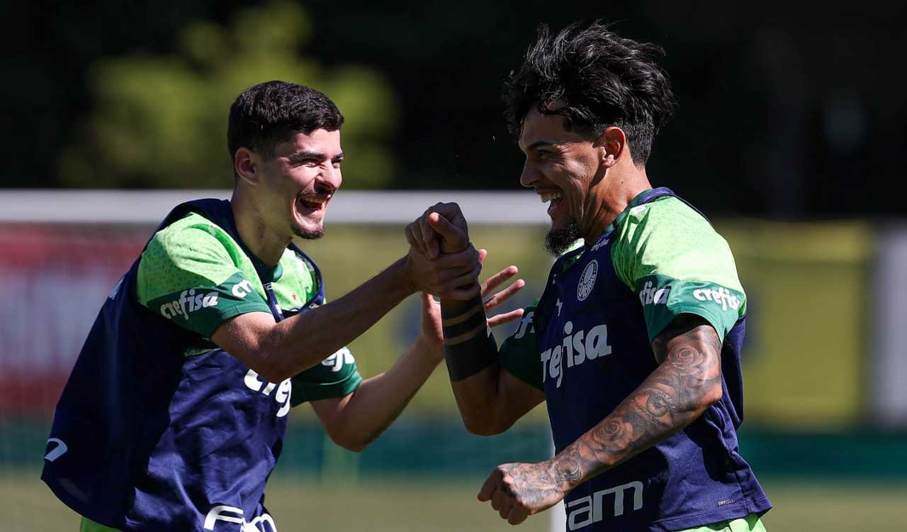 Rômulo e Gustavo Gómez, em treinamento na Academia de Futebol do Palmeiras (Foto: Cesar Greco/Palmeiras)