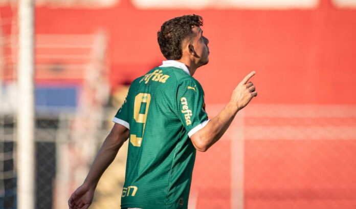 Daniel, em comemoração de um de seus três gols em Nacional-SP 0 x 3 Palmeiras, pela nona rodada do Paulistão Sub-20 (Foto: Ronaldo Barreto/@barretoronaldofotos)