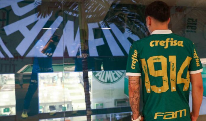Maurício, em apresentação na Academia de Futebol do Palmeiras (Foto: Fábio Menotti/Palmeiras/by Canon)